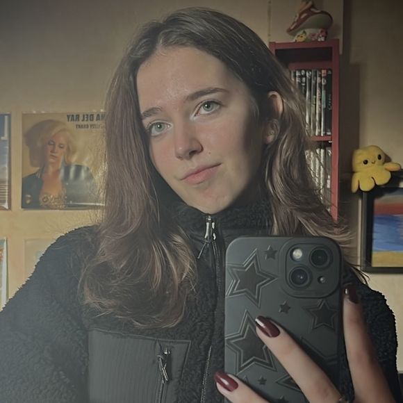 Meet your Posher, Charlize - Picture 1 of 1